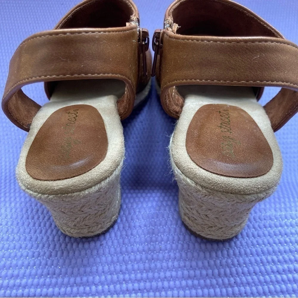 Easy Street Women's Stacy Wedge Sandals Tan Woman's 8 M Side zipper Open toe